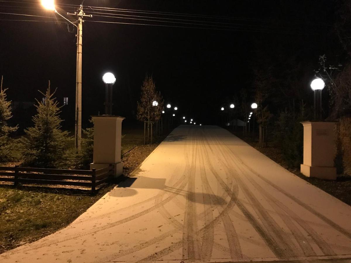 Gosciniec Krepa Hotel Lipsko Exterior foto
